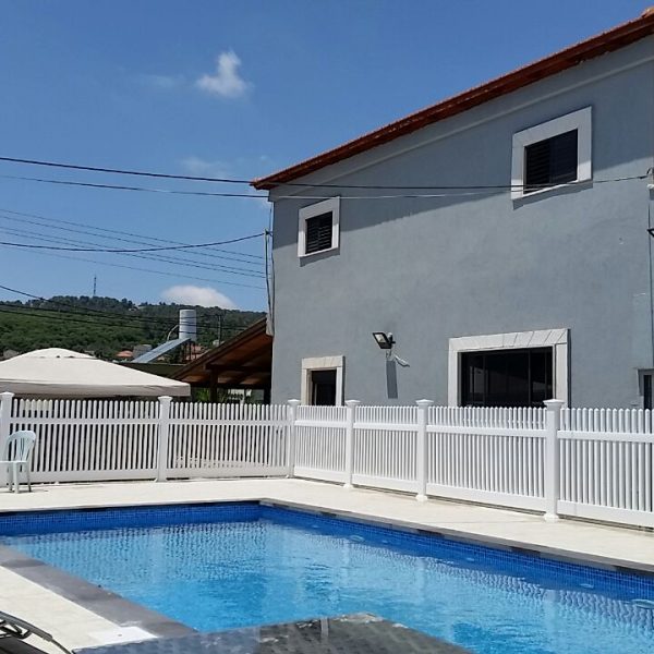 גדרות לבריכה