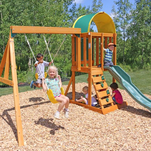 מגוון מתקני חצר לילדים